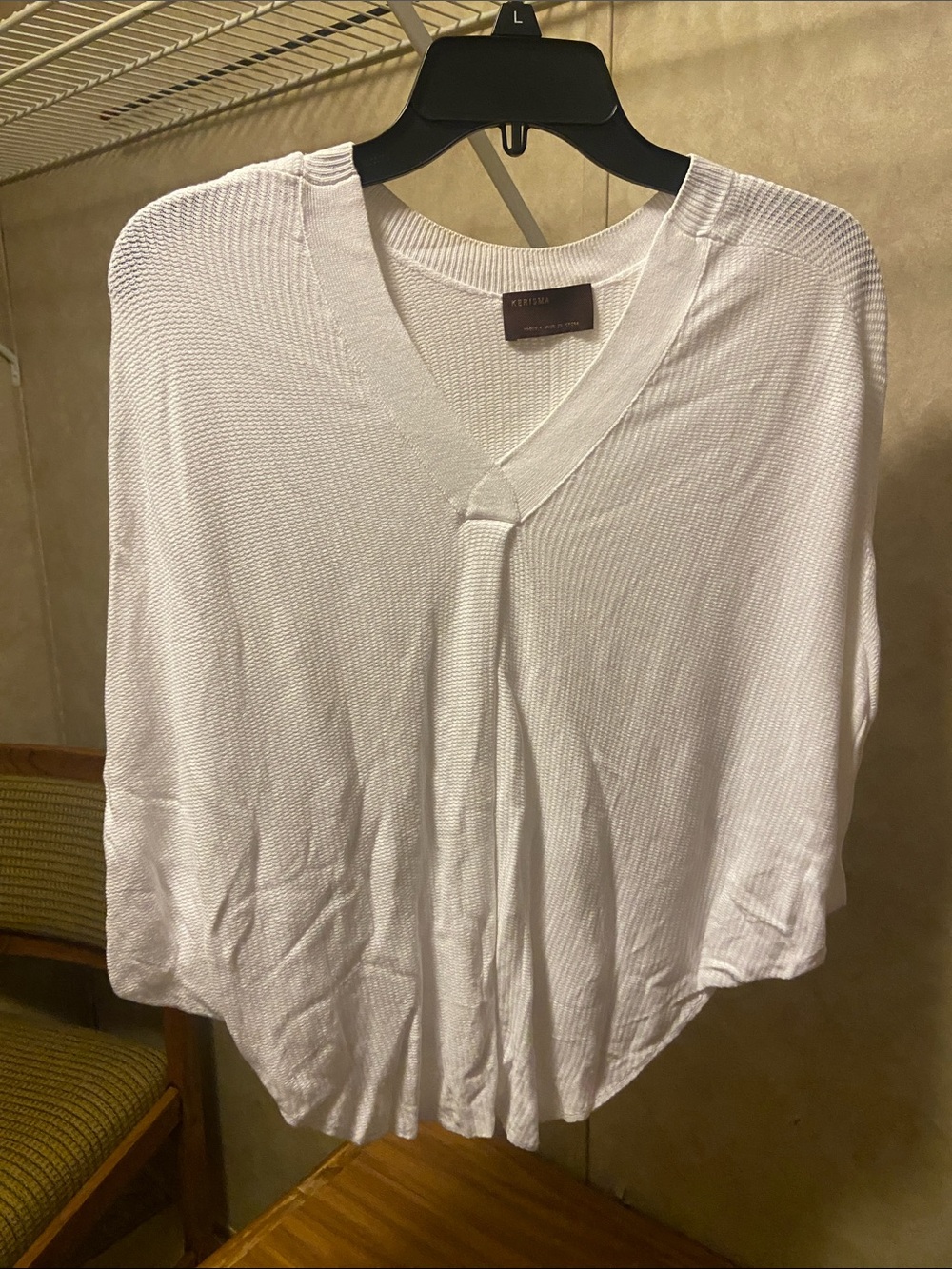 Kerisma White V-Neck Lightweight Pullover Top